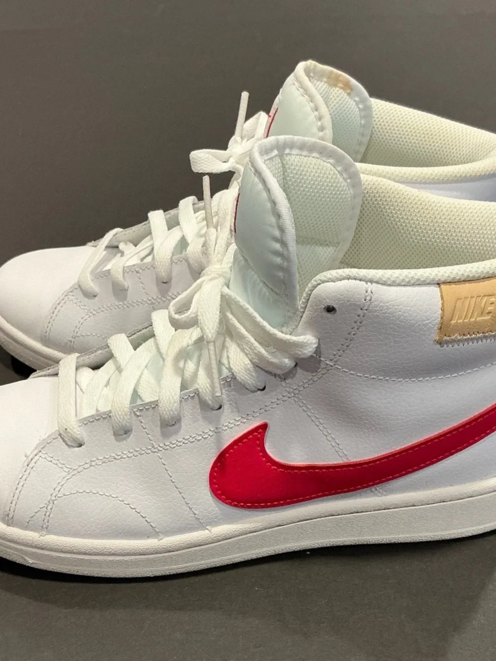 Nike sneakers women’s 1–2
